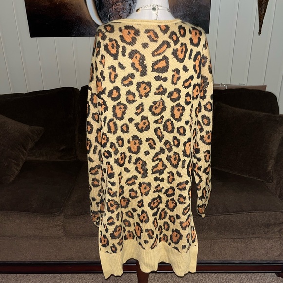Lucky & Blessed • Women • Safari Design • Large • Brown/ Black •Tunic Sweater - Picture 5 of 16